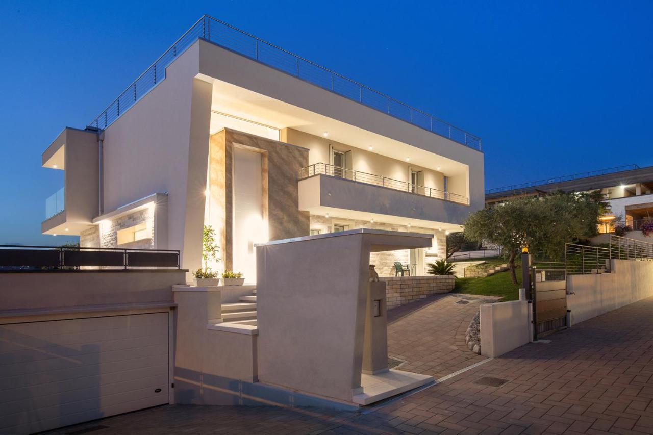 Villa Aurora-Holiday Home Apt 1 Bardolino Exterior foto